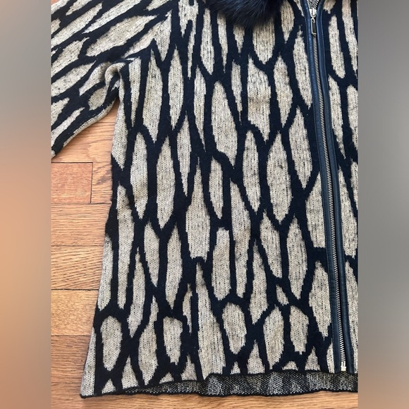 Chico’s Women’s Convertible Faux Fur Trimmed Sweater Jacket - Size 3 - Picture 2 of 10